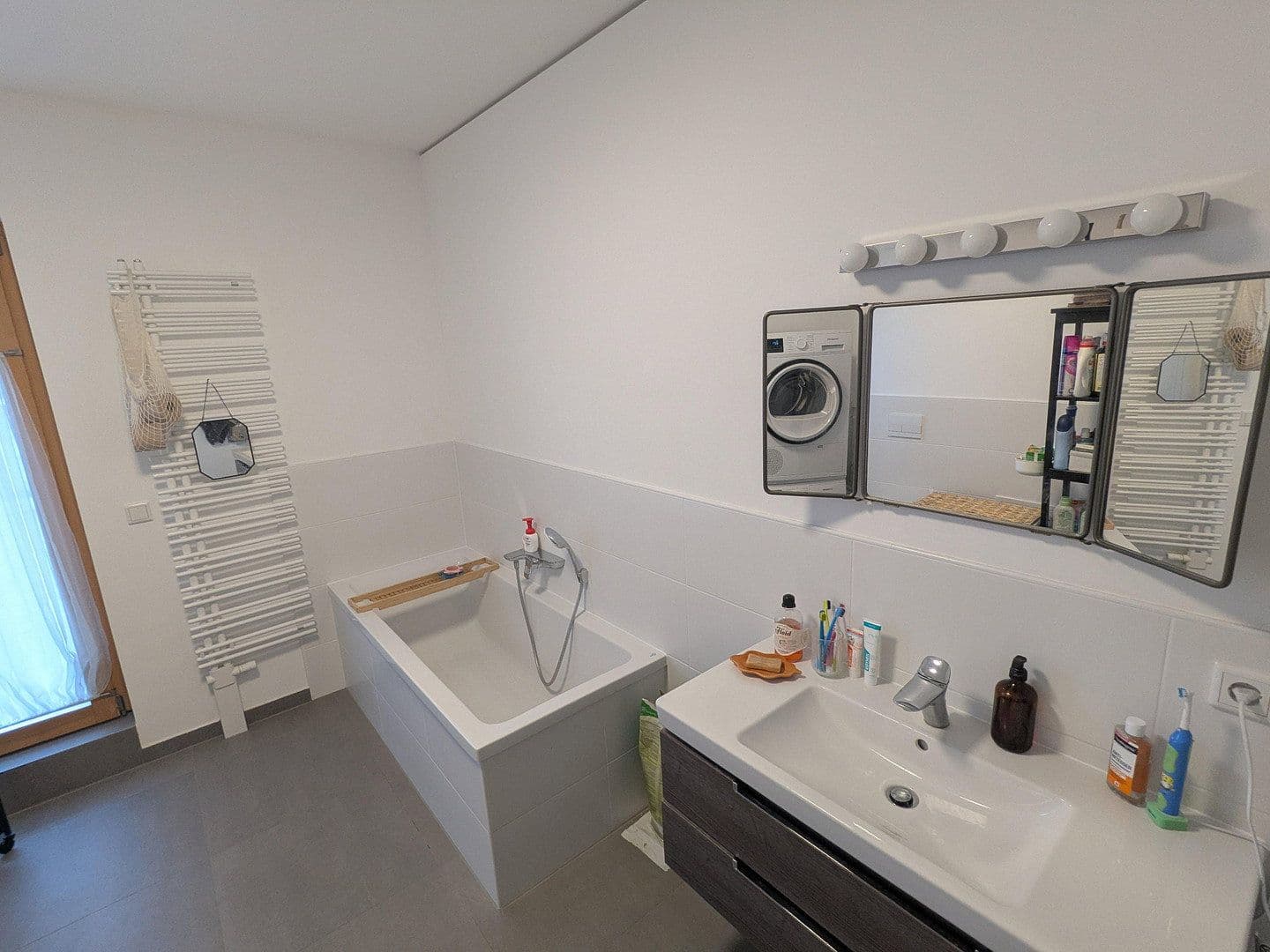 Prenájom bytu 3-izbový 151 m², Krachtstr. 8, Berlin, Berlín Prenájom bytu 3-izbový 151 m², Krachtstr. 8, Berlin, Berlín