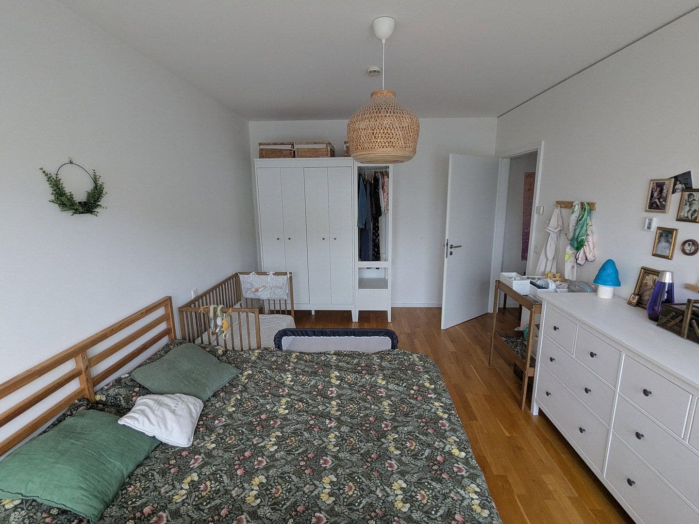 Prenájom bytu 3-izbový 151 m², Krachtstr. 8, Berlin, Berlín Prenájom bytu 3-izbový 151 m², Krachtstr. 8, Berlin, Berlín