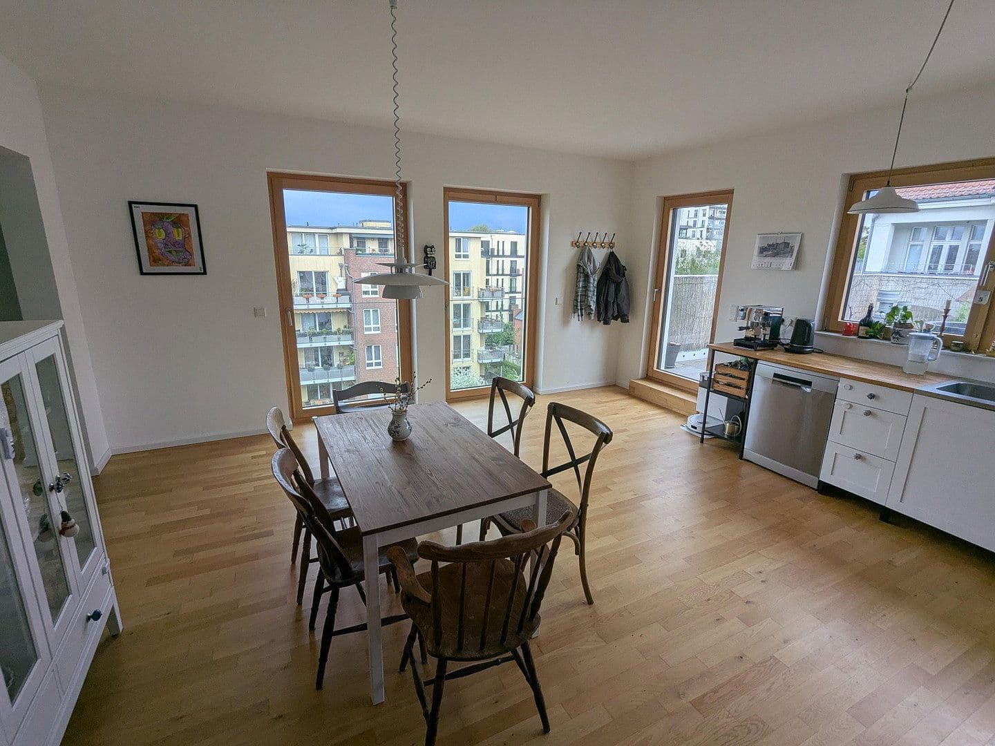 Prenájom bytu 3-izbový 151 m², Krachtstr. 8, Berlin, Berlín Prenájom bytu 3-izbový 151 m², Krachtstr. 8, Berlin, Berlín
