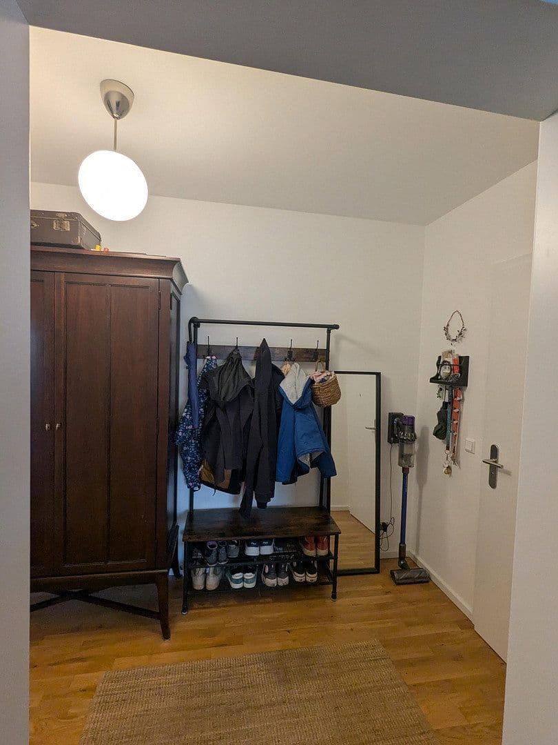 Prenájom bytu 3-izbový 151 m², Krachtstr. 8, Berlin, Berlín Prenájom bytu 3-izbový 151 m², Krachtstr. 8, Berlin, Berlín