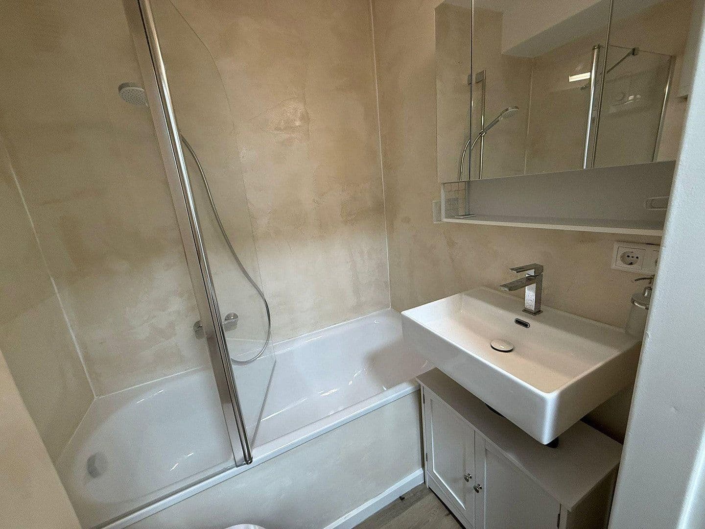 Prenájom bytu 2-izbový 49 m², Gerhart - Hauptmann - Straße 11, Erlangen, Bavorsko Prenájom bytu 2-izbový 49 m², Gerhart - Hauptmann - Straße 11, Erlangen, Bavorsko
