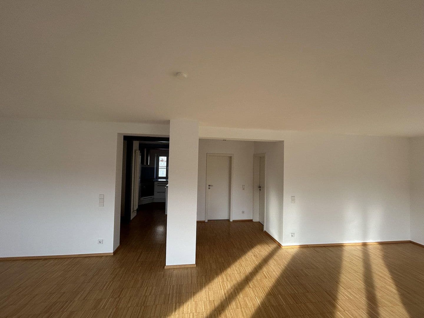 Prenájom bytu 2-izbový 72 m², Stuttgart, Bádensko-Wurttembersko Prenájom bytu 2-izbový 72 m², Stuttgart, Bádensko-Wurttembersko