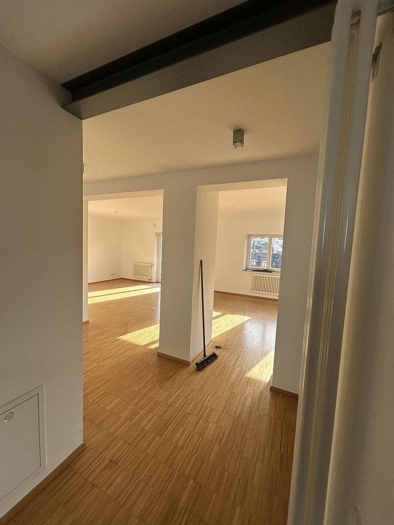 Prenájom bytu 2-izbový 72 m², Stuttgart, Bádensko-Wurttembersko Prenájom bytu 2-izbový 72 m², Stuttgart, Bádensko-Wurttembersko