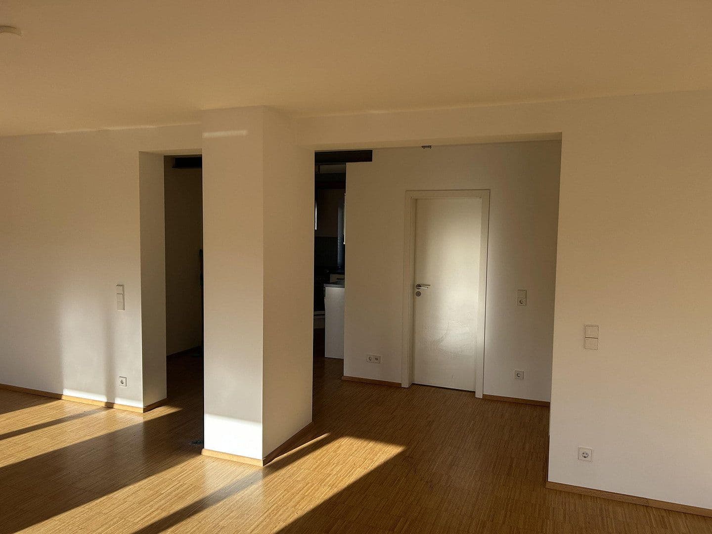 Prenájom bytu 2-izbový 72 m², Stuttgart, Bádensko-Wurttembersko Prenájom bytu 2-izbový 72 m², Stuttgart, Bádensko-Wurttembersko