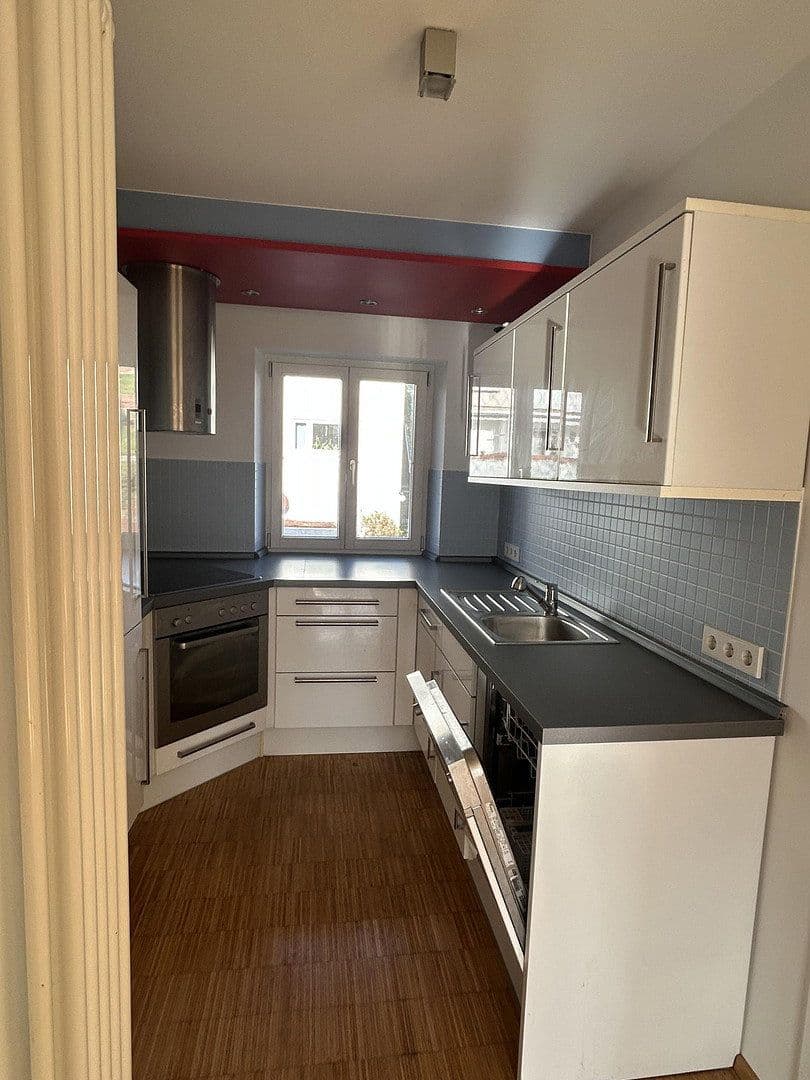 Prenájom bytu 2-izbový 72 m², Stuttgart, Bádensko-Wurttembersko Prenájom bytu 2-izbový 72 m², Stuttgart, Bádensko-Wurttembersko