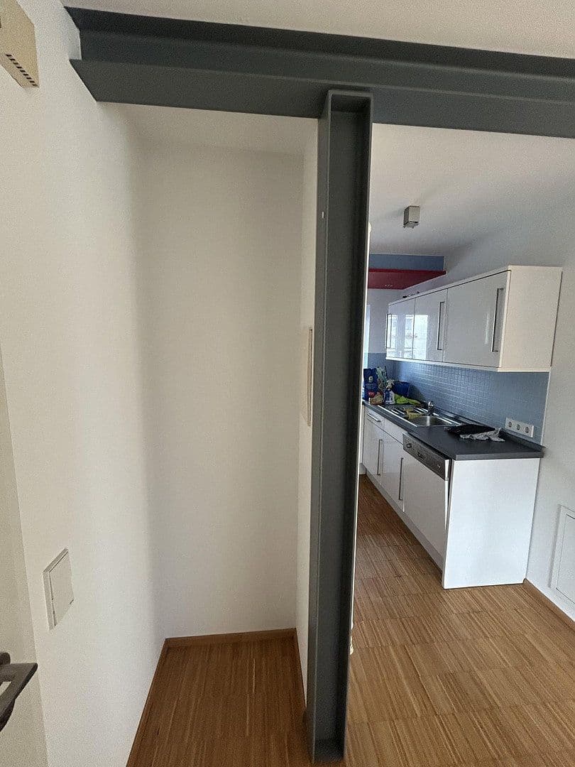 Prenájom bytu 2-izbový 72 m², Stuttgart, Bádensko-Wurttembersko Prenájom bytu 2-izbový 72 m², Stuttgart, Bádensko-Wurttembersko