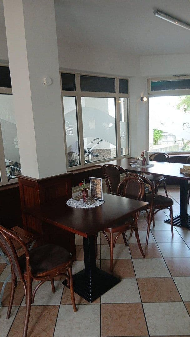 Prenájom nebytového priestoru 107 m², Löwensteinerstr.7, Obersulm, Bádensko-Wurttembersko Prenájom nebytového priestoru 107 m², Löwensteinerstr.7, Obersulm, Bádensko-Wurttembersko