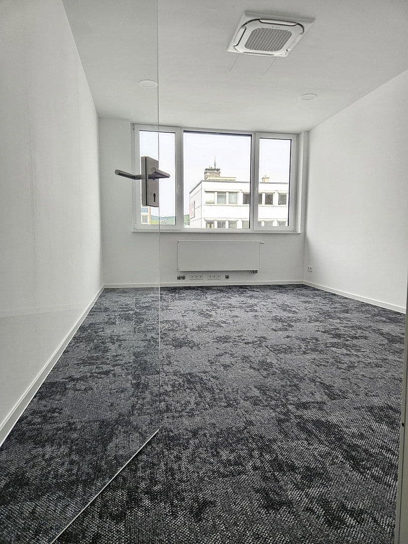 Prenájom kancelárie 230 m², Stuttgart-Wangen, Bádensko-Wurttembersko Prenájom kancelárie 230 m², Stuttgart-Wangen, Bádensko-Wurttembersko