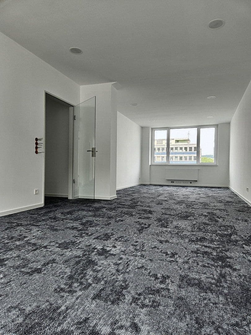 Prenájom kancelárie 230 m², Stuttgart-Wangen, Bádensko-Wurttembersko Prenájom kancelárie 230 m², Stuttgart-Wangen, Bádensko-Wurttembersko