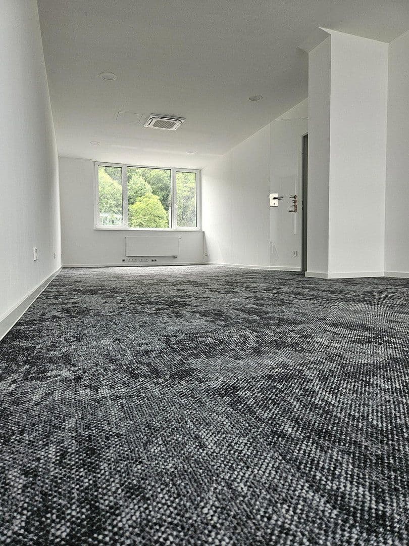 Prenájom kancelárie 230 m², Stuttgart-Wangen, Bádensko-Wurttembersko Prenájom kancelárie 230 m², Stuttgart-Wangen, Bádensko-Wurttembersko