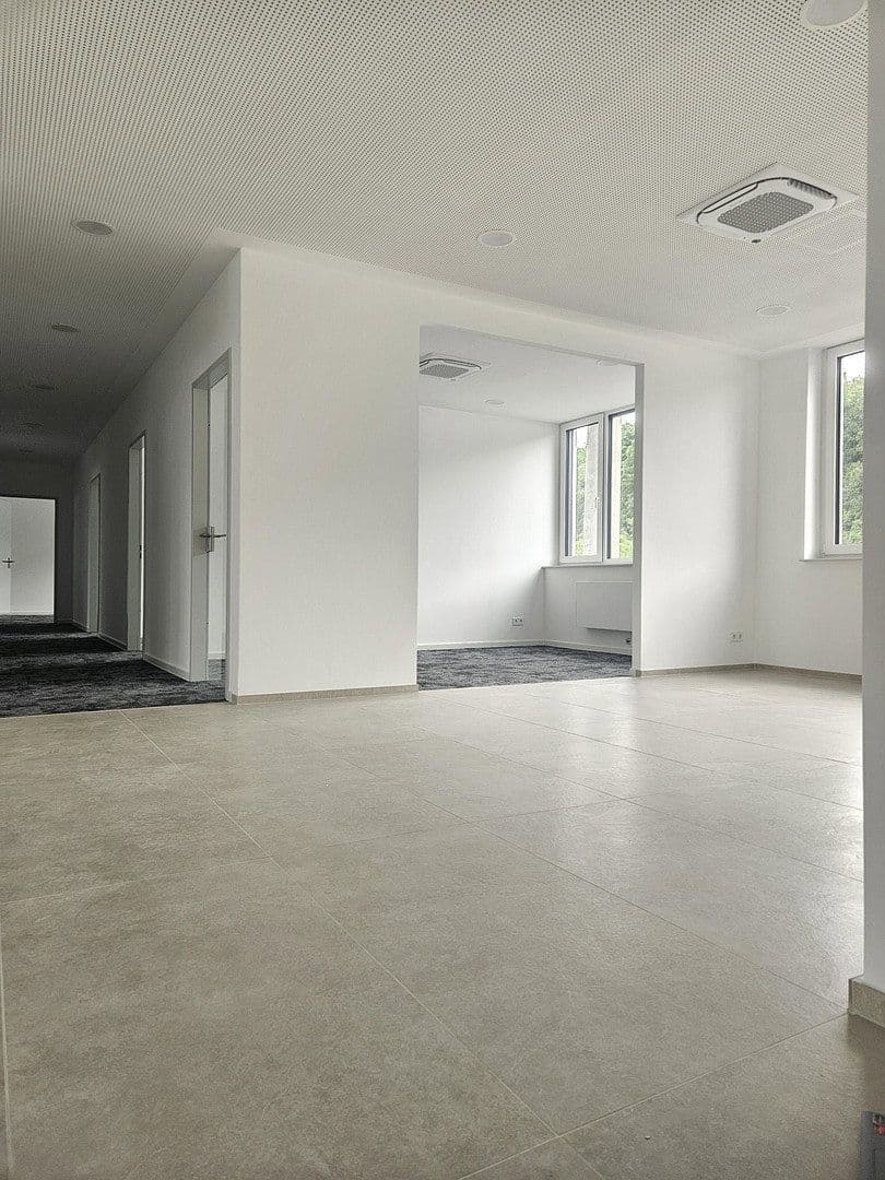 Prenájom kancelárie 230 m², Stuttgart-Wangen, Bádensko-Wurttembersko Prenájom kancelárie 230 m², Stuttgart-Wangen, Bádensko-Wurttembersko