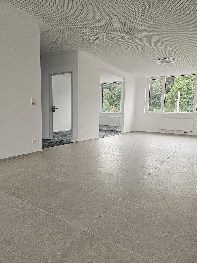 Prenájom kancelárie 230 m², Stuttgart-Wangen, Bádensko-Wurttembersko Prenájom kancelárie 230 m², Stuttgart-Wangen, Bádensko-Wurttembersko