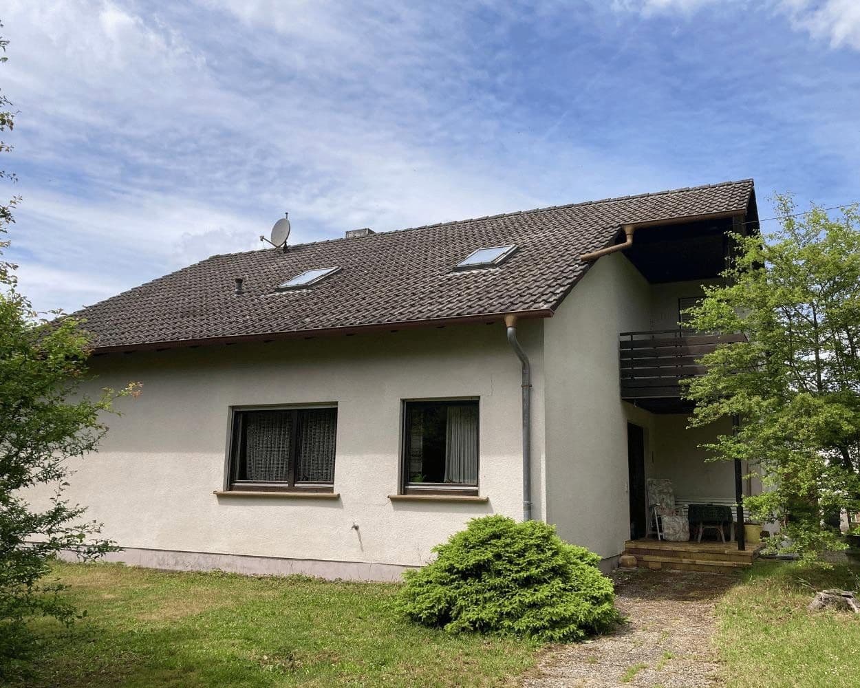 Predaj domu 180 m², pozemek 975 m², Sulzdorf an der Lederhecke, Bavorsko Predaj domu 180 m², pozemek 975 m², Sulzdorf an der Lederhecke, Bavorsko