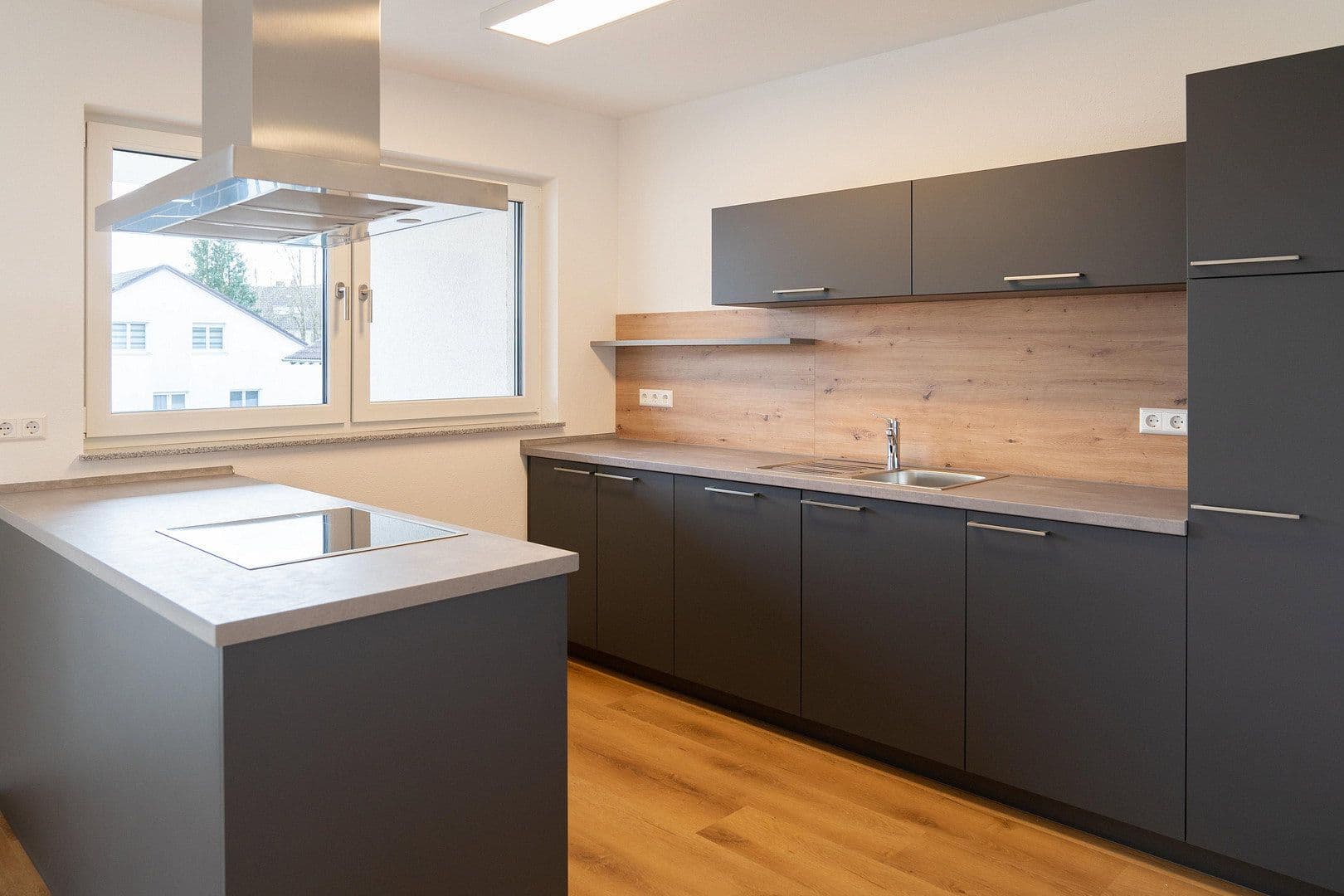 Prenájom bytu 3-izbový 101 m², Dietenheim, Bádensko-Wurttembersko Prenájom bytu 3-izbový 101 m², Dietenheim, Bádensko-Wurttembersko