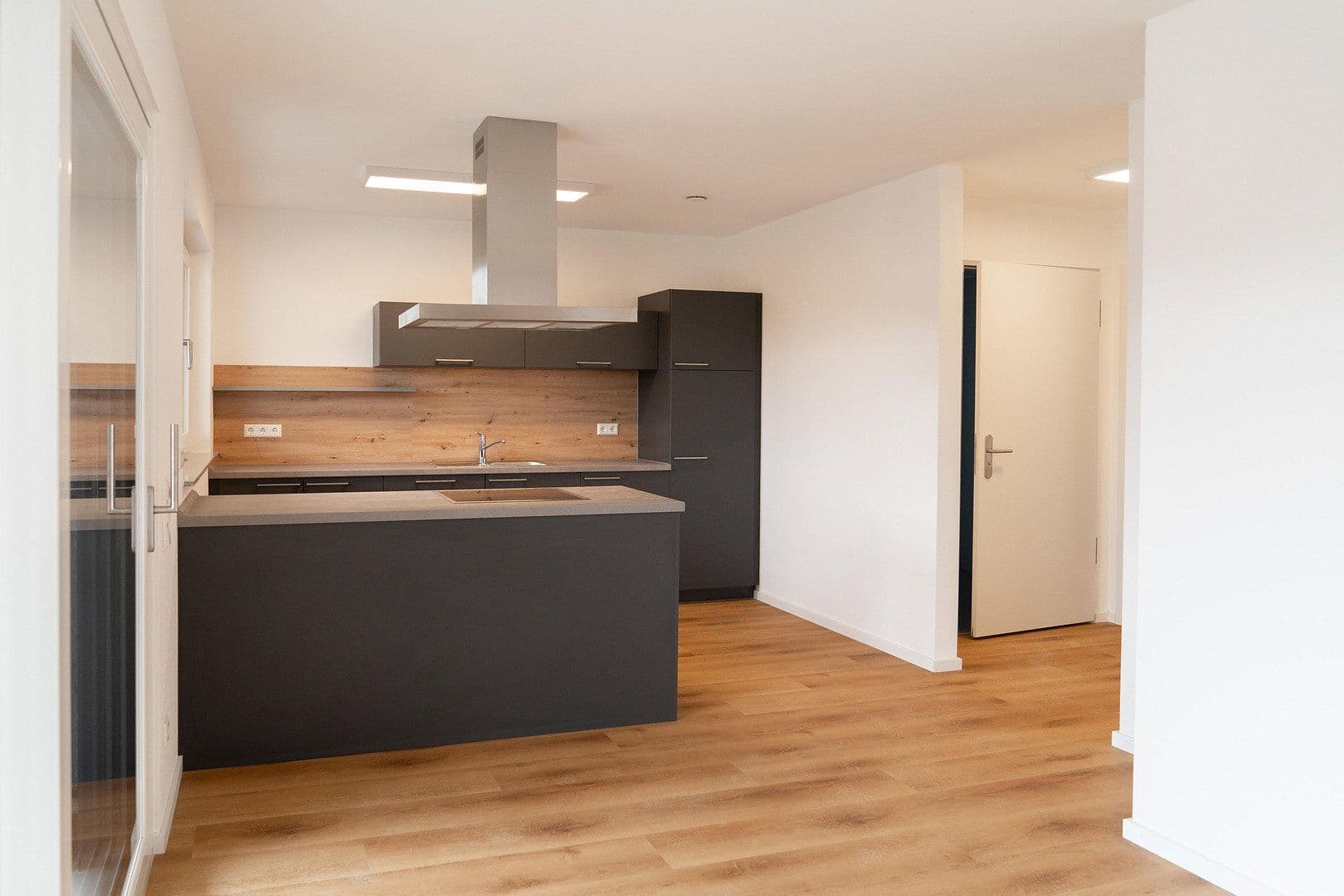 Prenájom bytu 3-izbový 101 m², Dietenheim, Bádensko-Wurttembersko Prenájom bytu 3-izbový 101 m², Dietenheim, Bádensko-Wurttembersko