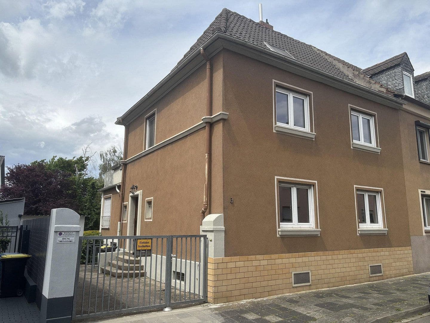 Predaj domu 134 m², pozemek 721 m², Ludwigshafen am Rhein, Porýnie-Falcko Predaj domu 134 m², pozemek 721 m², Ludwigshafen am Rhein, Porýnie-Falcko