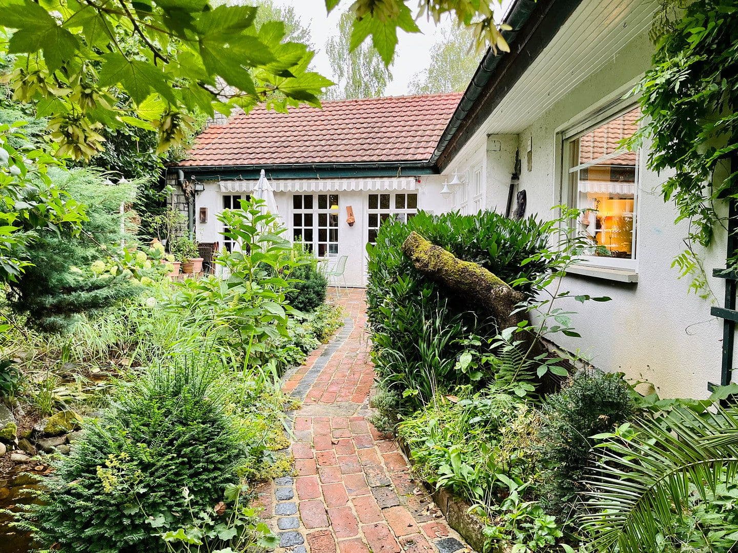 Predaj domu 270 m², pozemek 5.000 m², Friedrich-Eckert-Straße 6, Wächtersbach, Hesensko Predaj domu 270 m², pozemek 5.000 m², Friedrich-Eckert-Straße 6, Wächtersbach, Hesensko