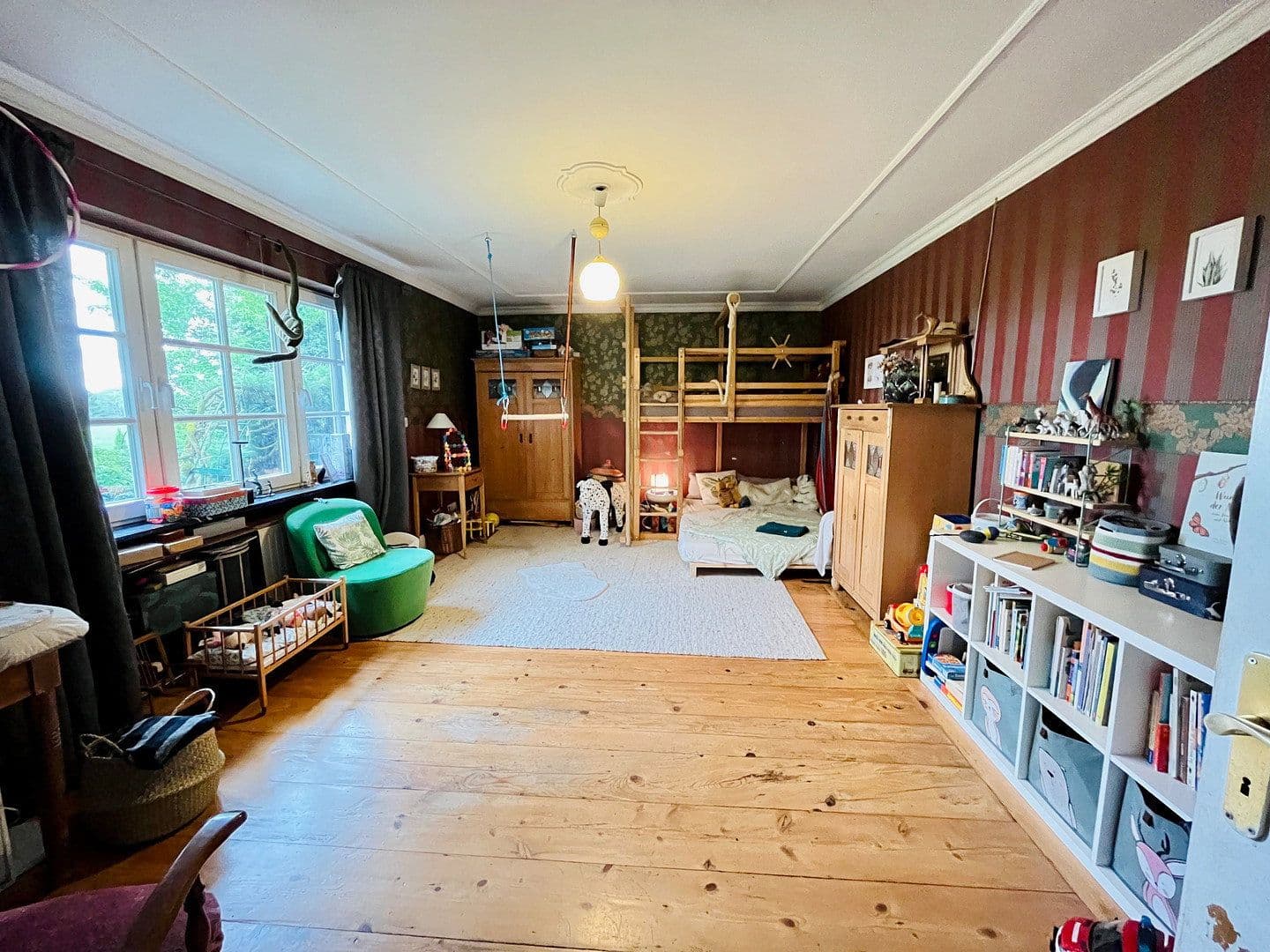 Predaj domu 270 m², pozemek 5.000 m², Friedrich-Eckert-Straße 6, Wächtersbach, Hesensko Predaj domu 270 m², pozemek 5.000 m², Friedrich-Eckert-Straße 6, Wächtersbach, Hesensko