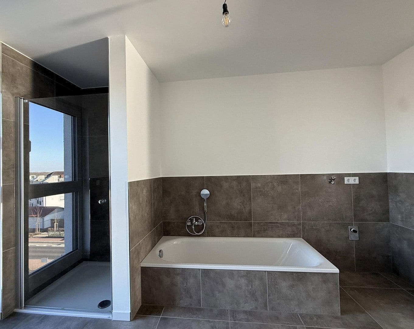 Prenájom bytu 5-izbový 134 m², Würzburger Straße 37, Erlensee, Hesensko Prenájom bytu 5-izbový 134 m², Würzburger Straße 37, Erlensee, Hesensko