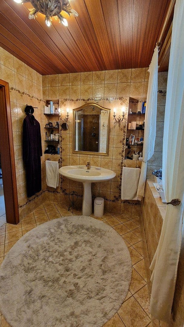 Predaj domu 184 m², pozemek 1.045 m², Schulstrasse 42, Königswinter, Severné Porýnie - Westfálsko Predaj domu 184 m², pozemek 1.045 m², Schulstrasse 42, Königswinter, Severné Porýnie - Westfálsko