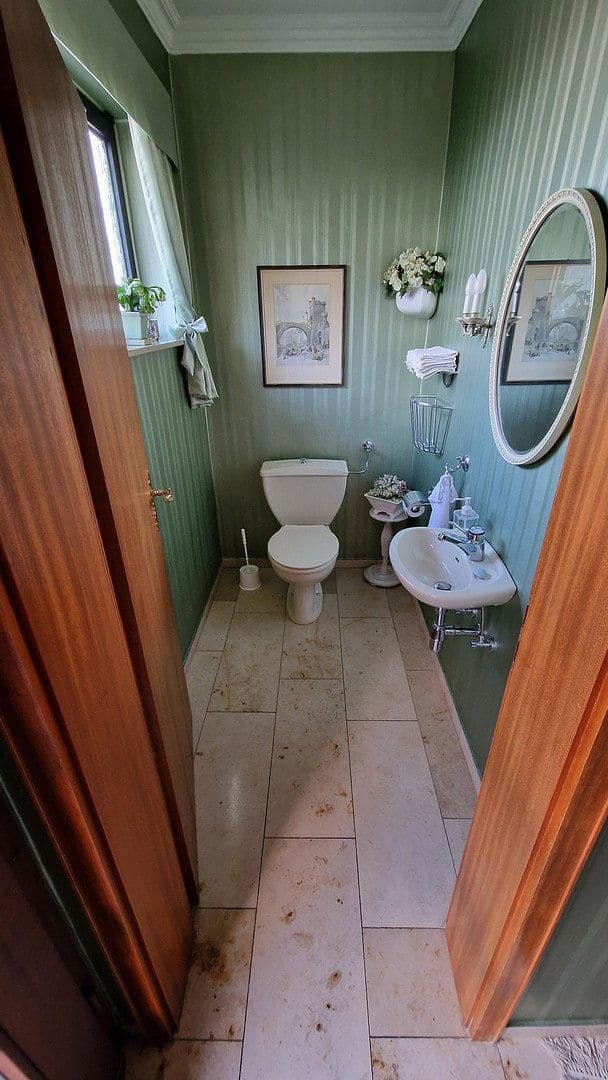 Predaj domu 184 m², pozemek 1.045 m², Schulstrasse 42, Königswinter, Severné Porýnie - Westfálsko Predaj domu 184 m², pozemek 1.045 m², Schulstrasse 42, Königswinter, Severné Porýnie - Westfálsko