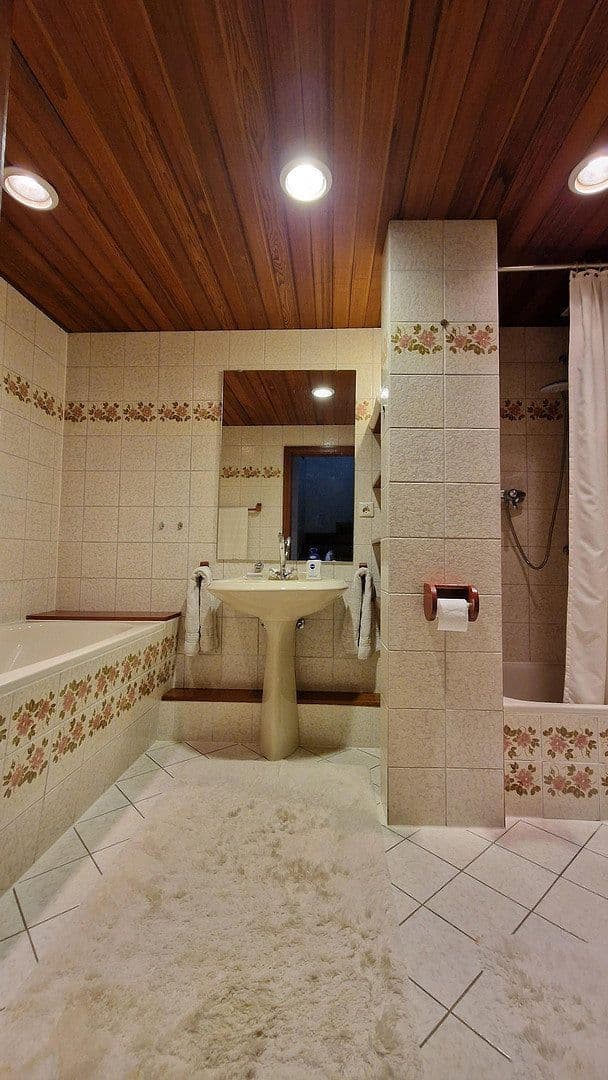 Predaj domu 184 m², pozemek 1.045 m², Schulstrasse 42, Königswinter, Severné Porýnie - Westfálsko Predaj domu 184 m², pozemek 1.045 m², Schulstrasse 42, Königswinter, Severné Porýnie - Westfálsko