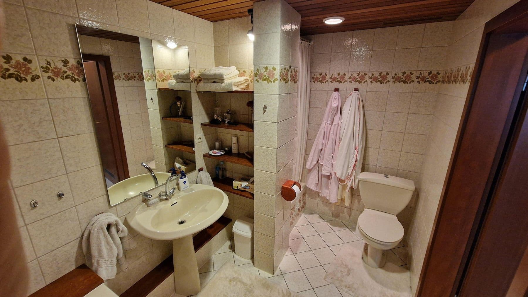 Predaj domu 184 m², pozemek 1.045 m², Schulstrasse 42, Königswinter, Severné Porýnie - Westfálsko Predaj domu 184 m², pozemek 1.045 m², Schulstrasse 42, Königswinter, Severné Porýnie - Westfálsko