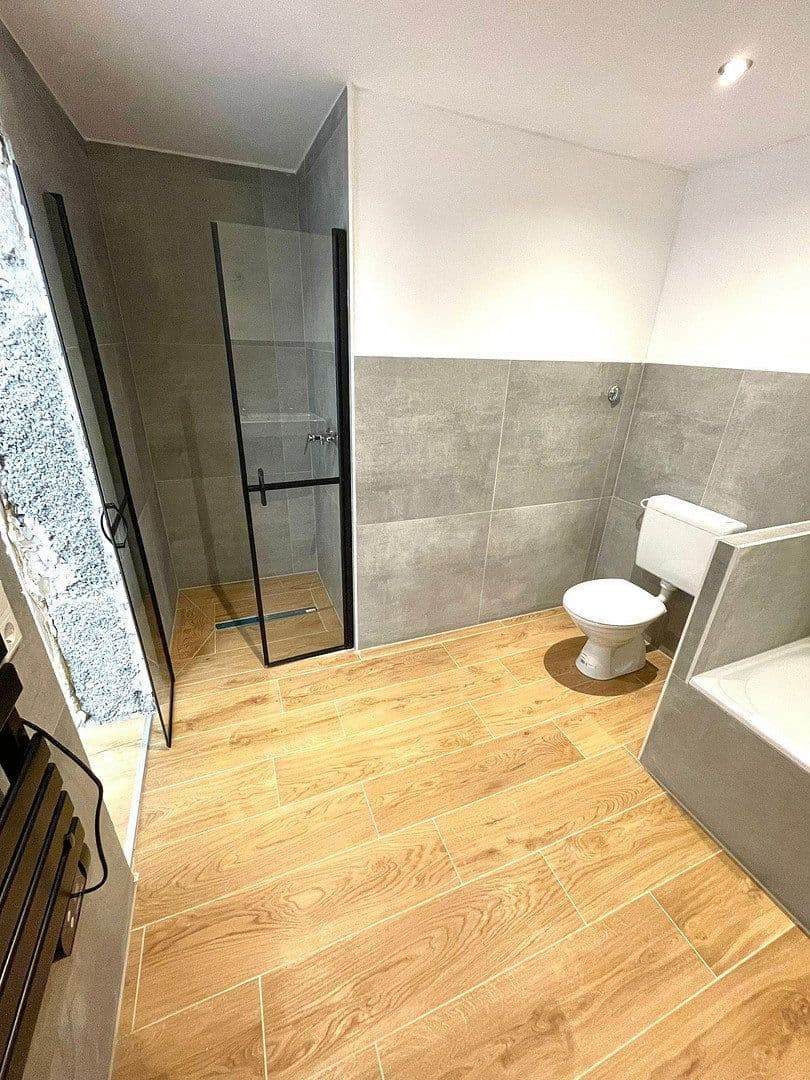Prenájom bytu 2-izbový 72 m², Grundstraße 24, Wuppertal, Severné Porýnie - Westfálsko Prenájom bytu 2-izbový 72 m², Grundstraße 24, Wuppertal, Severné Porýnie - Westfálsko