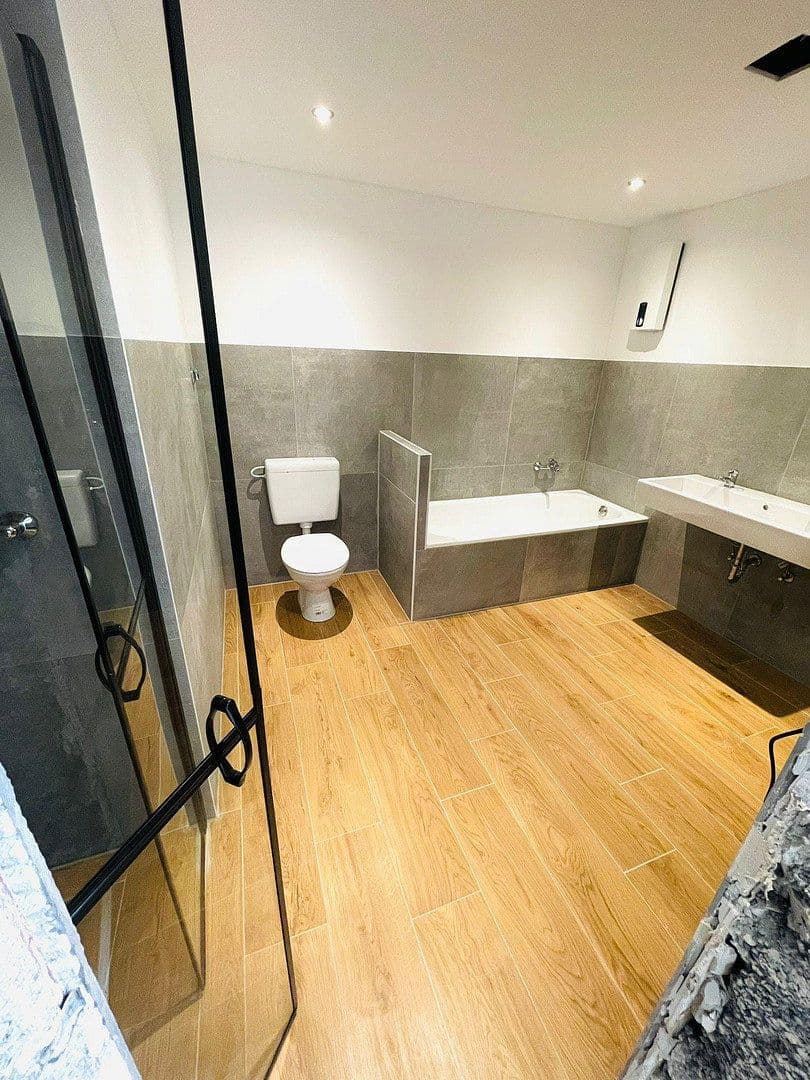 Prenájom bytu 2-izbový 72 m², Grundstraße 24, Wuppertal, Severné Porýnie - Westfálsko Prenájom bytu 2-izbový 72 m², Grundstraße 24, Wuppertal, Severné Porýnie - Westfálsko