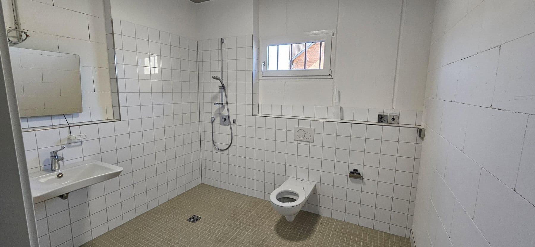 Prenájom nebytového priestoru 435 m², Hohberg, Bádensko-Wurttembersko Prenájom nebytového priestoru 435 m², Hohberg, Bádensko-Wurttembersko