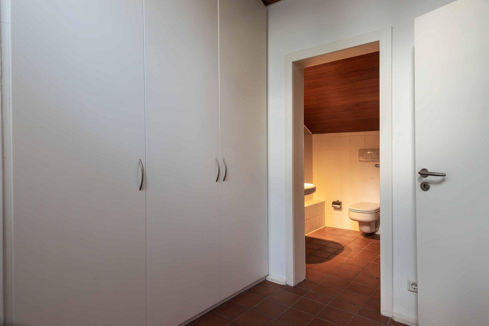 Prenájom domu 100 m², pozemek 363 m², Mörsenbroicher Weg 114a, Düsseldorf, Severné Porýnie - Westfálsko Prenájom domu 100 m², pozemek 363 m², Mörsenbroicher Weg 114a, Düsseldorf, Severné Porýnie - Westfálsko