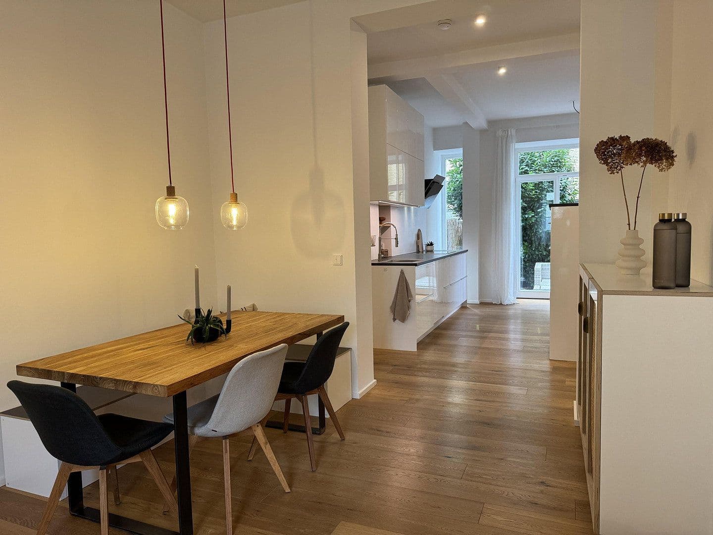 Prenájom bytu 2-izbový 73 m², München, Bavorsko Prenájom bytu 2-izbový 73 m², München, Bavorsko