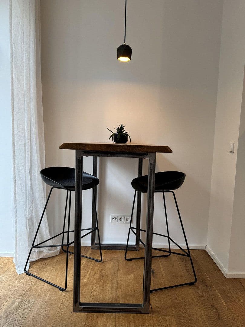 Prenájom bytu 2-izbový 73 m², München, Bavorsko Prenájom bytu 2-izbový 73 m², München, Bavorsko