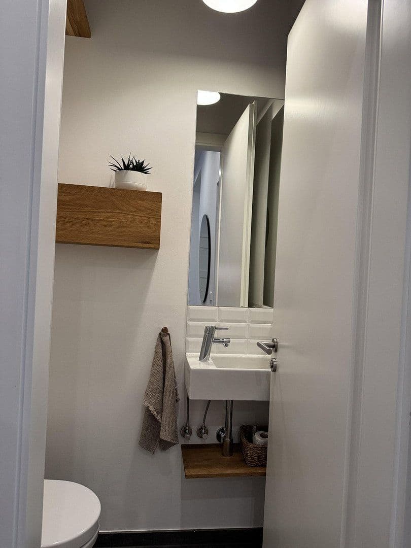 Prenájom bytu 2-izbový 73 m², München, Bavorsko Prenájom bytu 2-izbový 73 m², München, Bavorsko