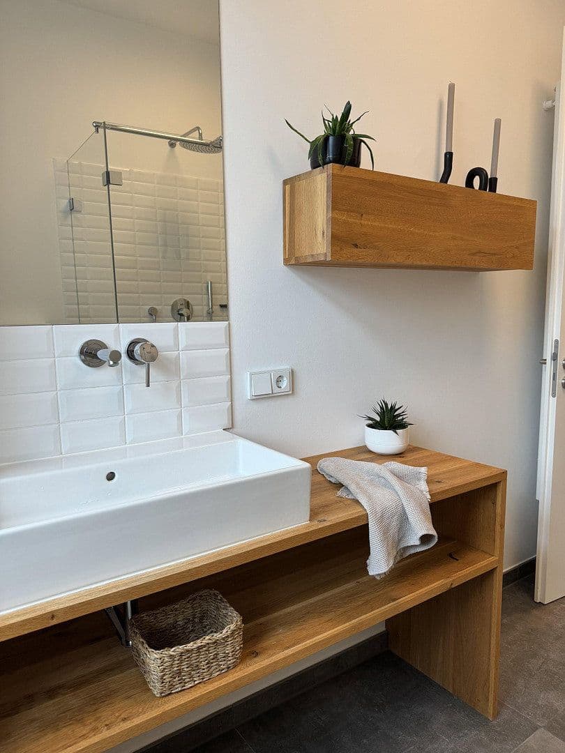 Prenájom bytu 2-izbový 73 m², München, Bavorsko Prenájom bytu 2-izbový 73 m², München, Bavorsko