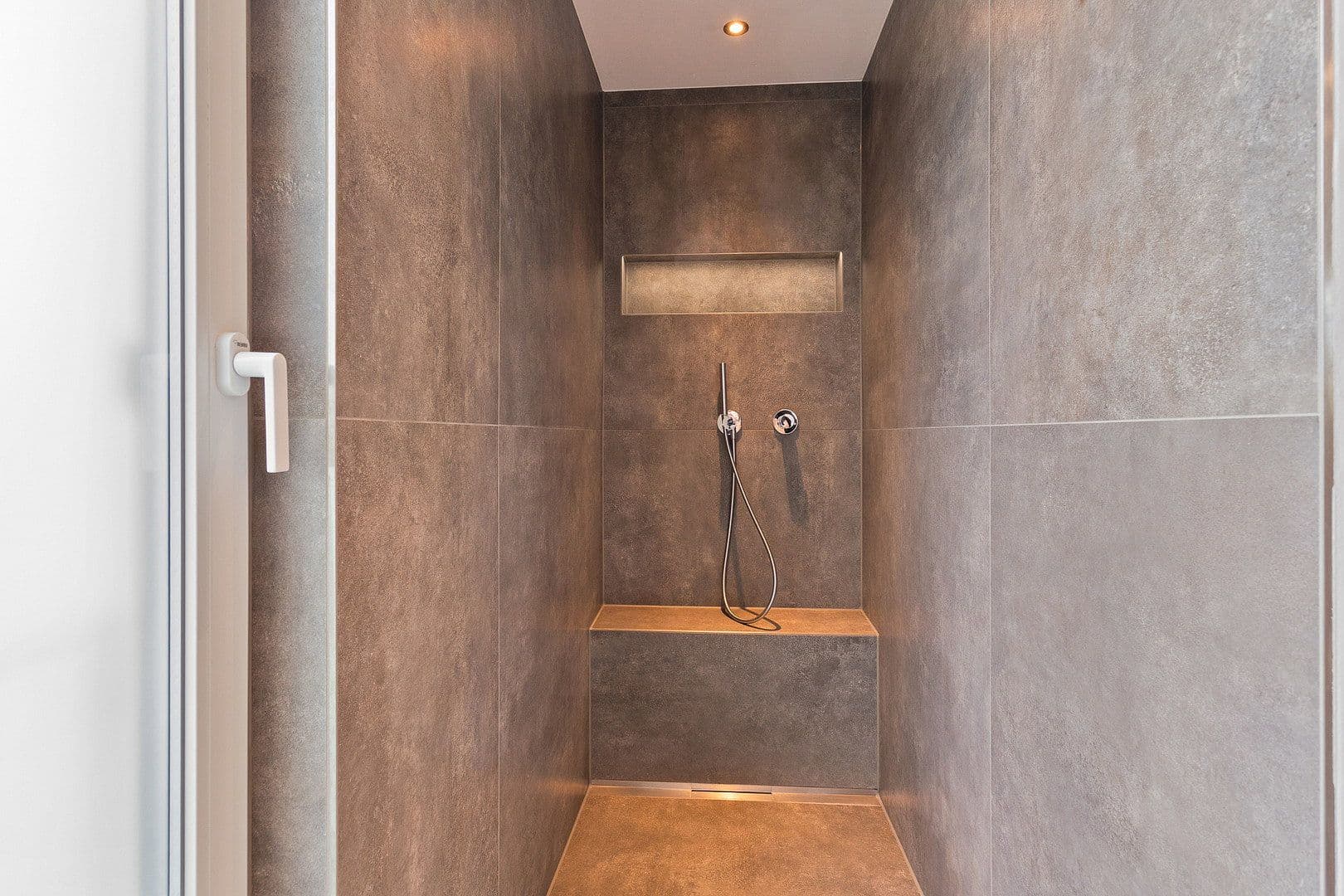 Predaj domu 169 m², pozemek 160 m², Liederbach am Taunus, Hesensko Predaj domu 169 m², pozemek 160 m², Liederbach am Taunus, Hesensko