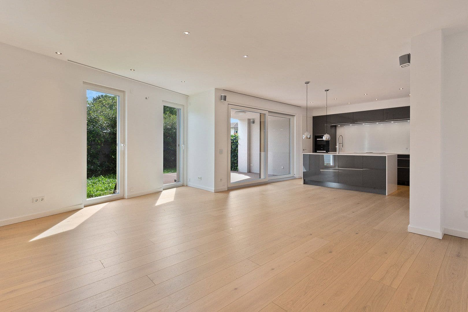 Predaj domu 169 m², pozemek 160 m², Liederbach am Taunus, Hesensko Predaj domu 169 m², pozemek 160 m², Liederbach am Taunus, Hesensko