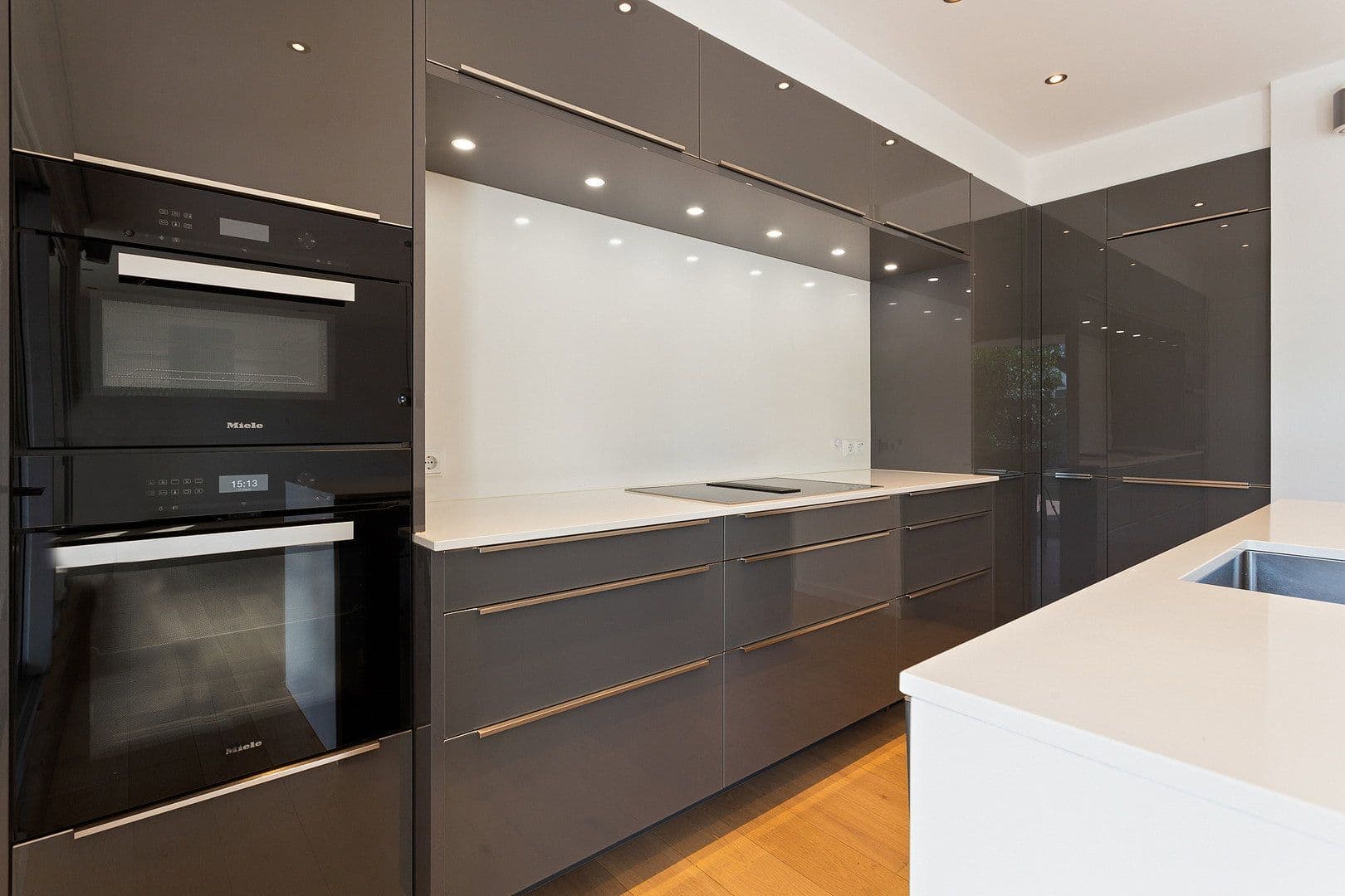 Predaj domu 169 m², pozemek 160 m², Liederbach am Taunus, Hesensko Predaj domu 169 m², pozemek 160 m², Liederbach am Taunus, Hesensko