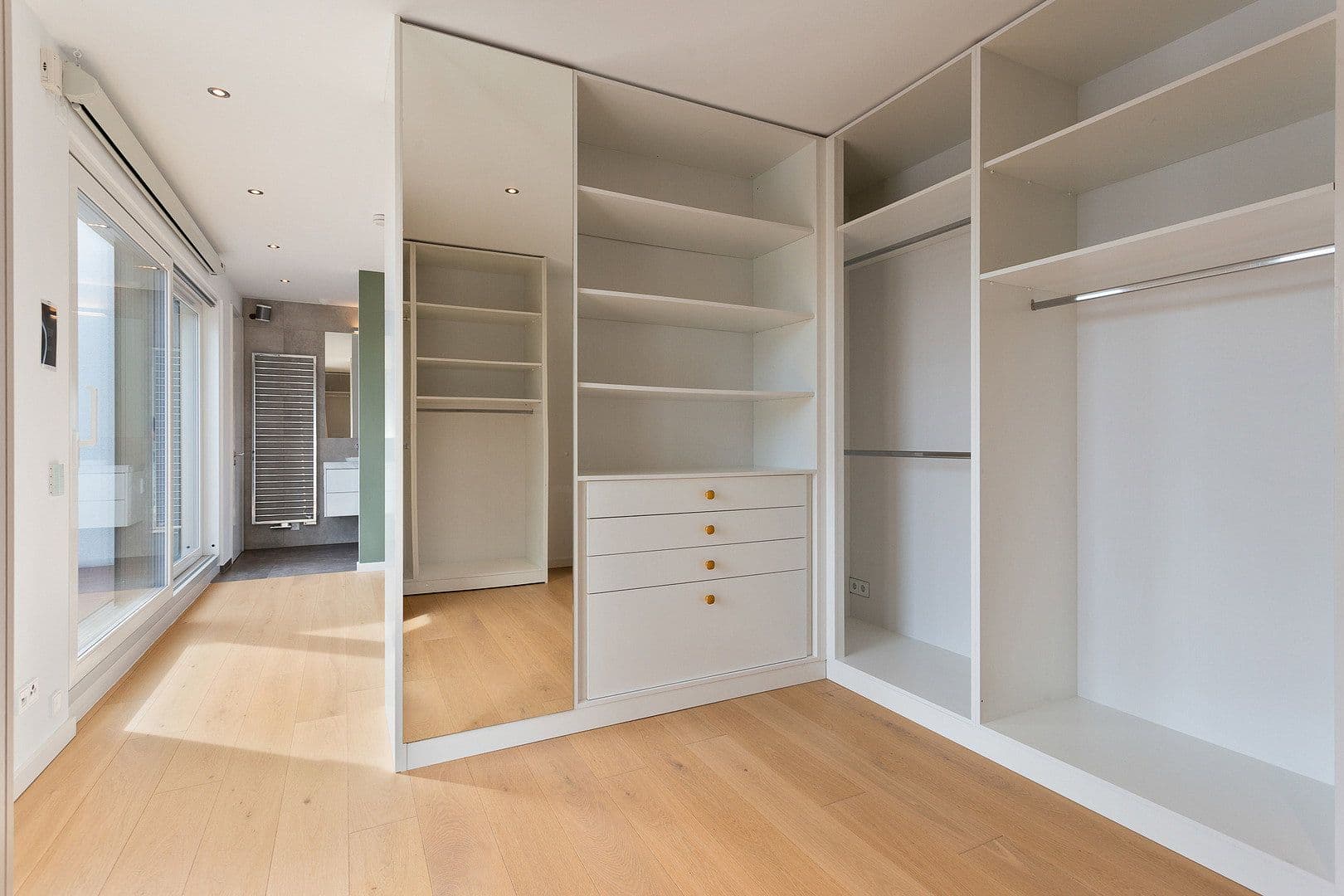 Predaj domu 169 m², pozemek 160 m², Liederbach am Taunus, Hesensko Predaj domu 169 m², pozemek 160 m², Liederbach am Taunus, Hesensko