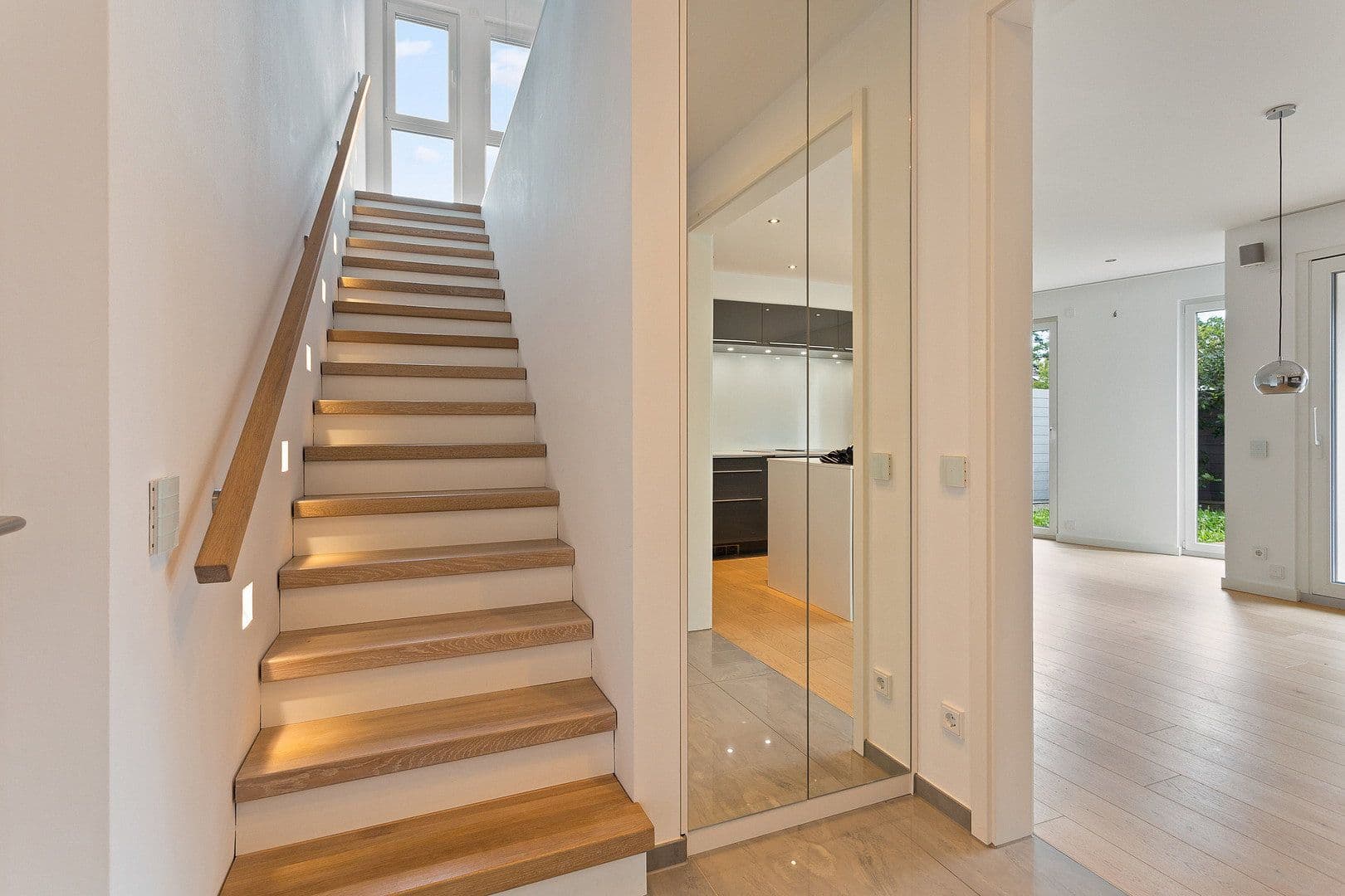 Predaj domu 169 m², pozemek 160 m², Liederbach am Taunus, Hesensko Predaj domu 169 m², pozemek 160 m², Liederbach am Taunus, Hesensko