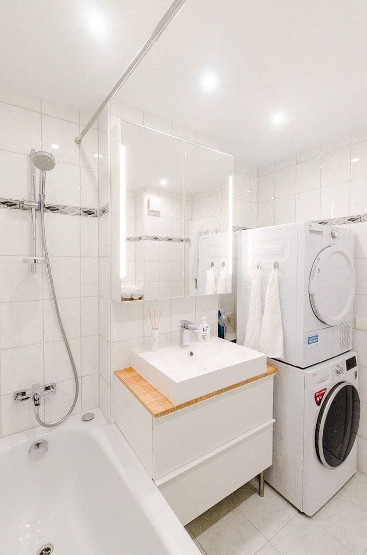 Prenájom bytu 4-izbový 76 m², Weissenseestr. 95, München, Bavorsko Prenájom bytu 4-izbový 76 m², Weissenseestr. 95, München, Bavorsko