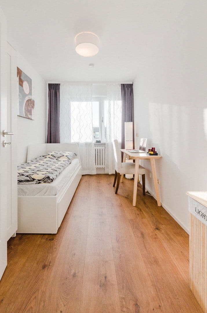 Prenájom bytu 4-izbový 76 m², Weissenseestr. 95, München, Bavorsko Prenájom bytu 4-izbový 76 m², Weissenseestr. 95, München, Bavorsko