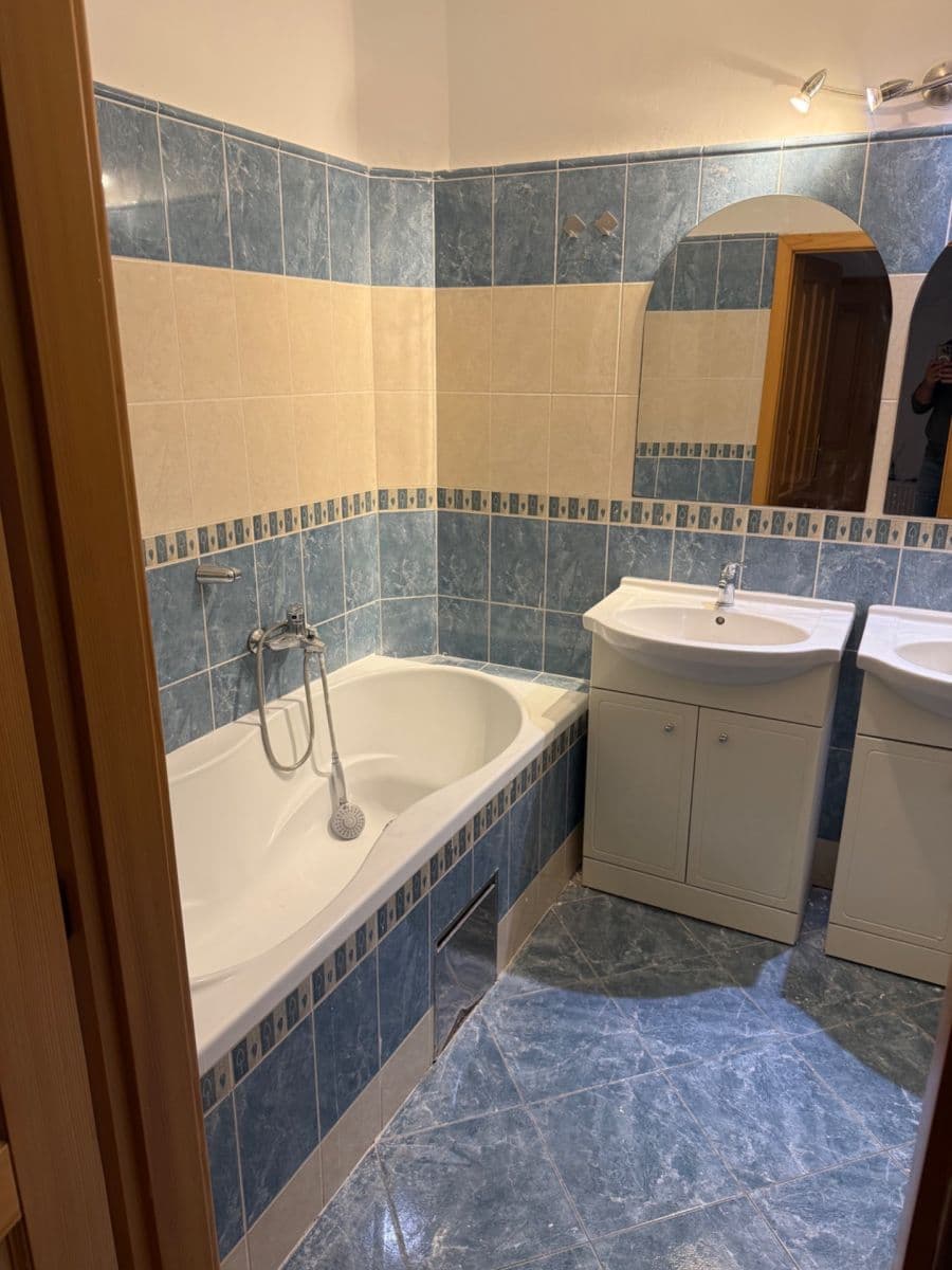 Prenájom bytu 2-izbový 80 m², Dejvická, Praha, Praha Prenájom bytu 2-izbový 80 m², Dejvická, Praha, Praha