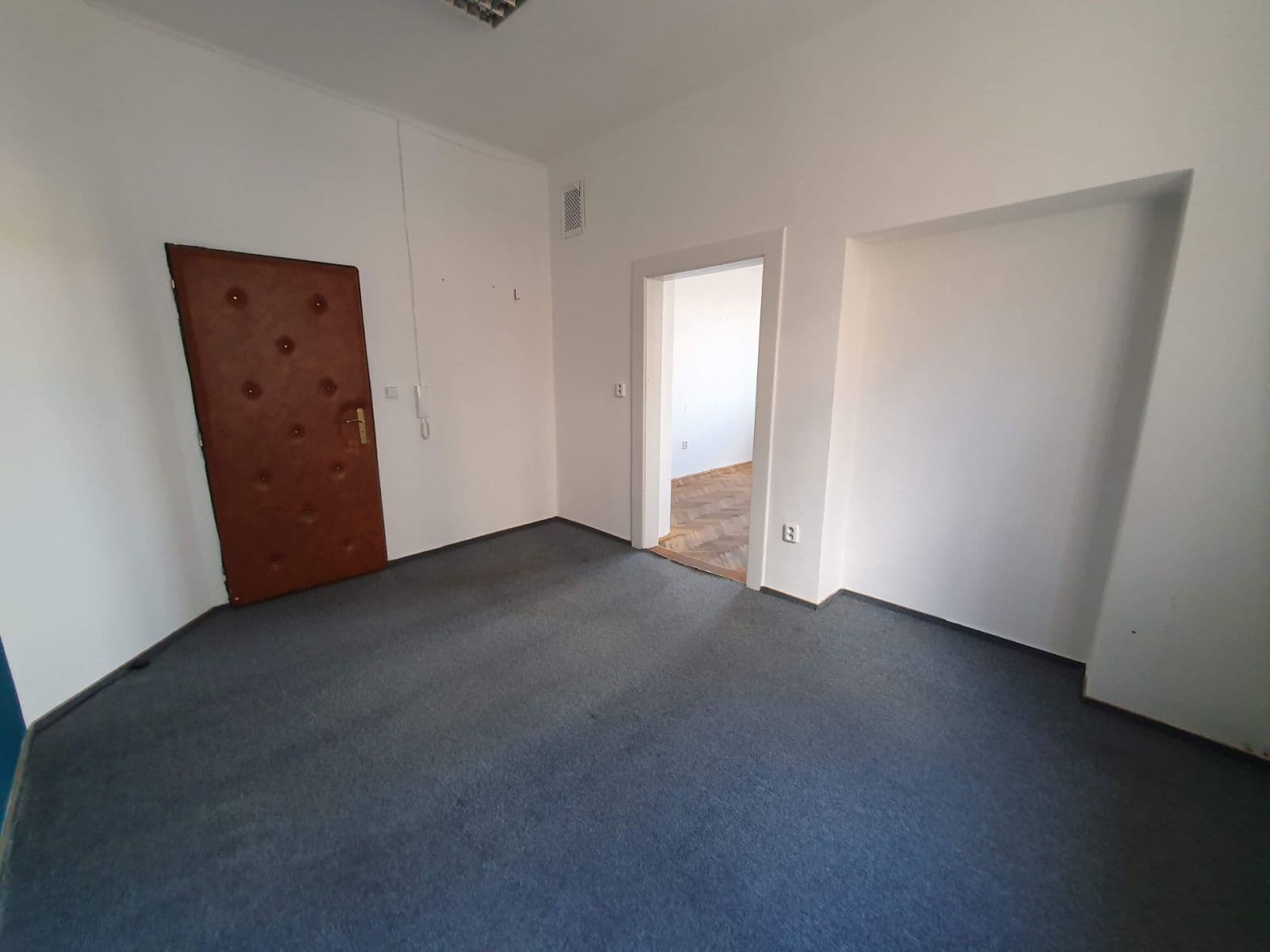 Prenájom kancelárie 30 m², U Bechyňské dráhy, Tábor, Jihočeský kraj Prenájom kancelárie 30 m², U Bechyňské dráhy, Tábor, Jihočeský kraj