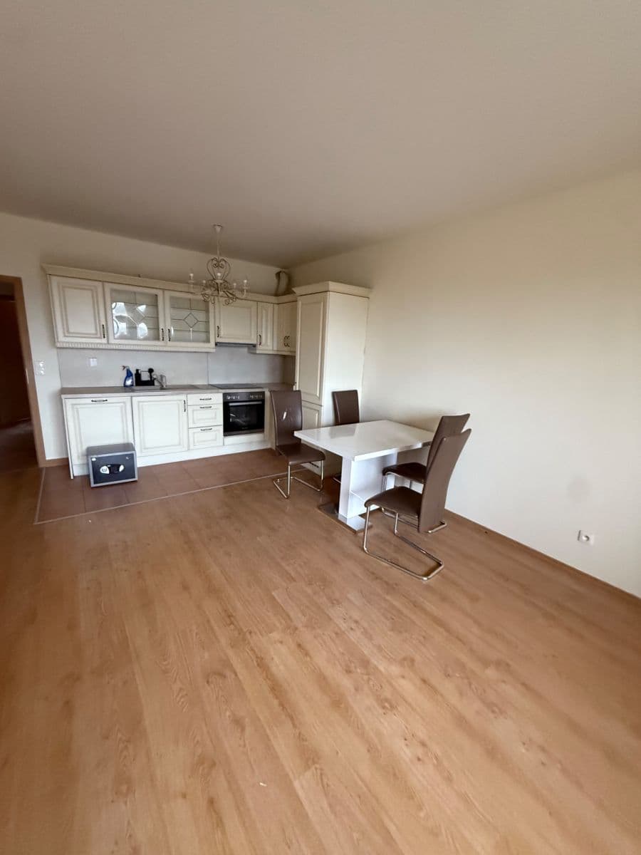 Prenájom bytu 3-izbový 70 m², Švihovská, Praha, Praha Prenájom bytu 3-izbový 70 m², Švihovská, Praha, Praha