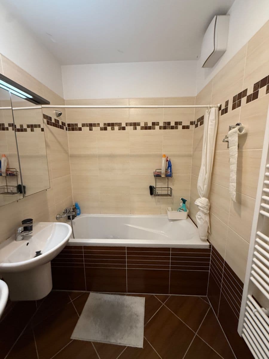 Prenájom bytu 3-izbový 70 m², Švihovská, Praha, Praha Prenájom bytu 3-izbový 70 m², Švihovská, Praha, Praha