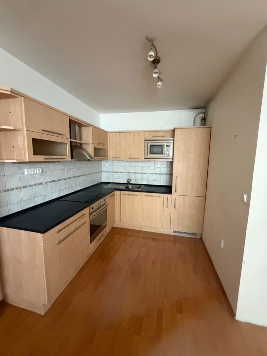 Prenájom bytu 1-izbový 45 m², Mojmírova, Praha, Praha Prenájom bytu 1-izbový 45 m², Mojmírova, Praha, Praha