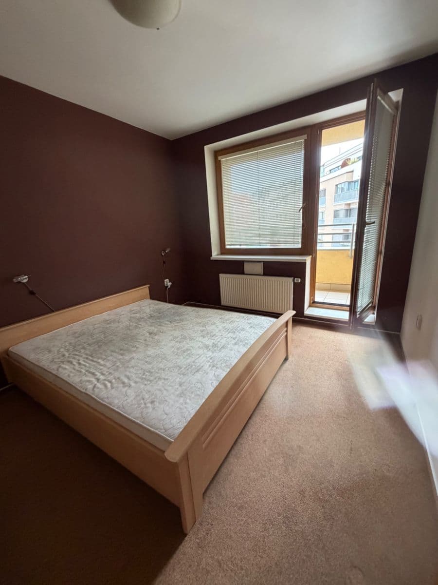 Prenájom bytu 1-izbový 45 m², Mojmírova, Praha, Praha Prenájom bytu 1-izbový 45 m², Mojmírova, Praha, Praha