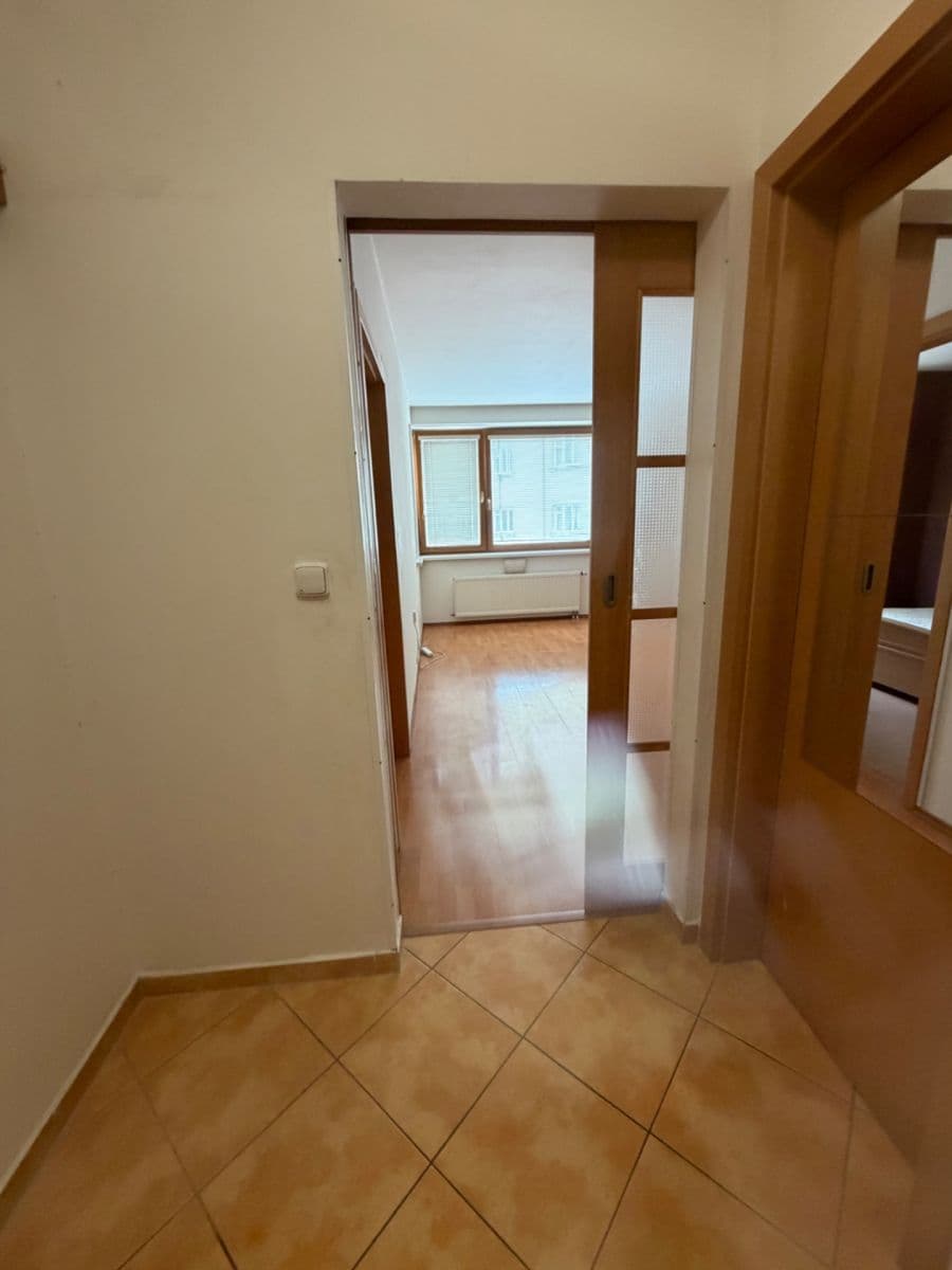 Prenájom bytu 1-izbový 45 m², Mojmírova, Praha, Praha Prenájom bytu 1-izbový 45 m², Mojmírova, Praha, Praha