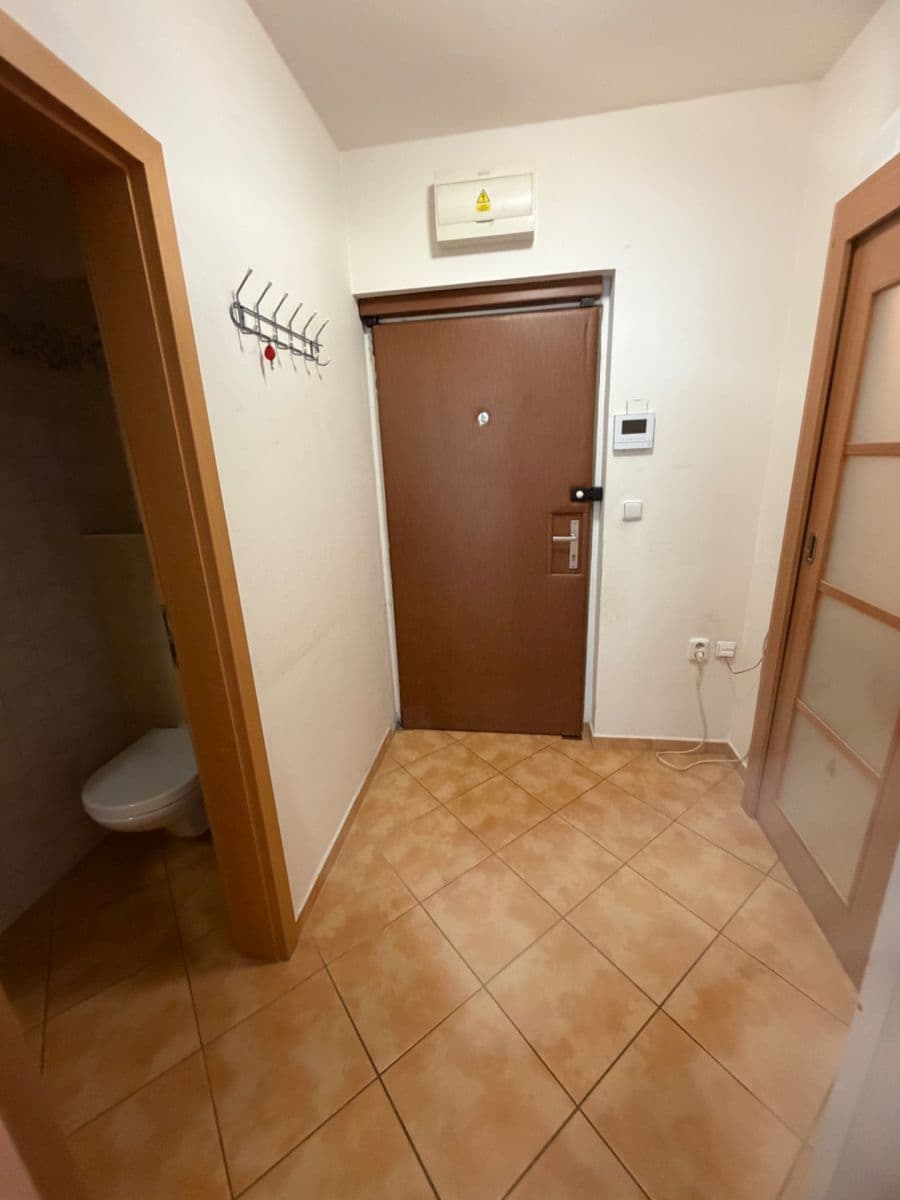 Prenájom bytu 1-izbový 45 m², Mojmírova, Praha, Praha Prenájom bytu 1-izbový 45 m², Mojmírova, Praha, Praha